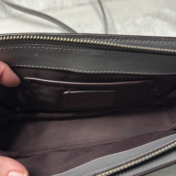 Grey leather coach crossbody - Picture 3 of 7